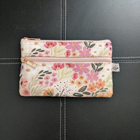 Elyse Breanne Handbags - Elyse Breanne Floral Pencil Pouch/Makeup Bag NWOT